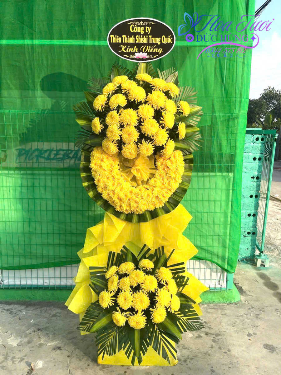 Kệ hoa chia buồn cúc vàng giá rẻ